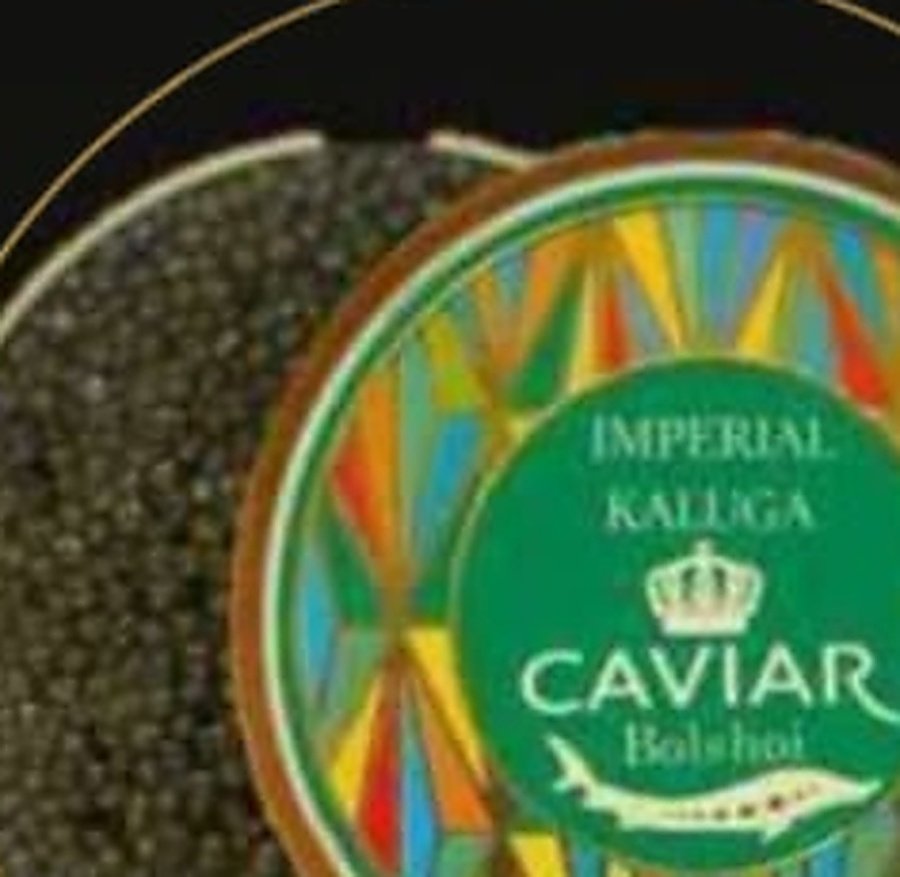 Lata abierta de caviar Imperial Kaluga de Bolshoi, con huevas verde jade